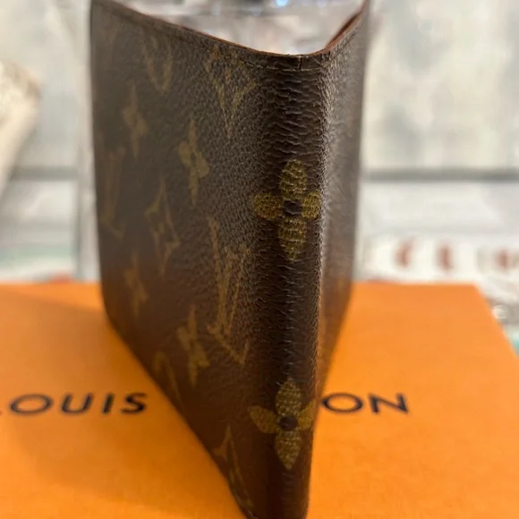 SOLD OUT Louis Vuitton Monogram 10 mans wallet this is 9/10 Authentic Lv wallet. - Picture 3 of 12